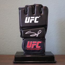 UFC CHAMP FRANCIS NGANNOU SIGNED UFC GLOVE Thumbnail