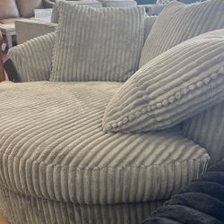 Fun swivel chair 