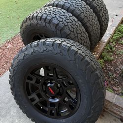 Trd Toyota Tacoma rims and tires 265/70/17