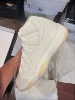 Size 8M Jordan 11 Retro 285