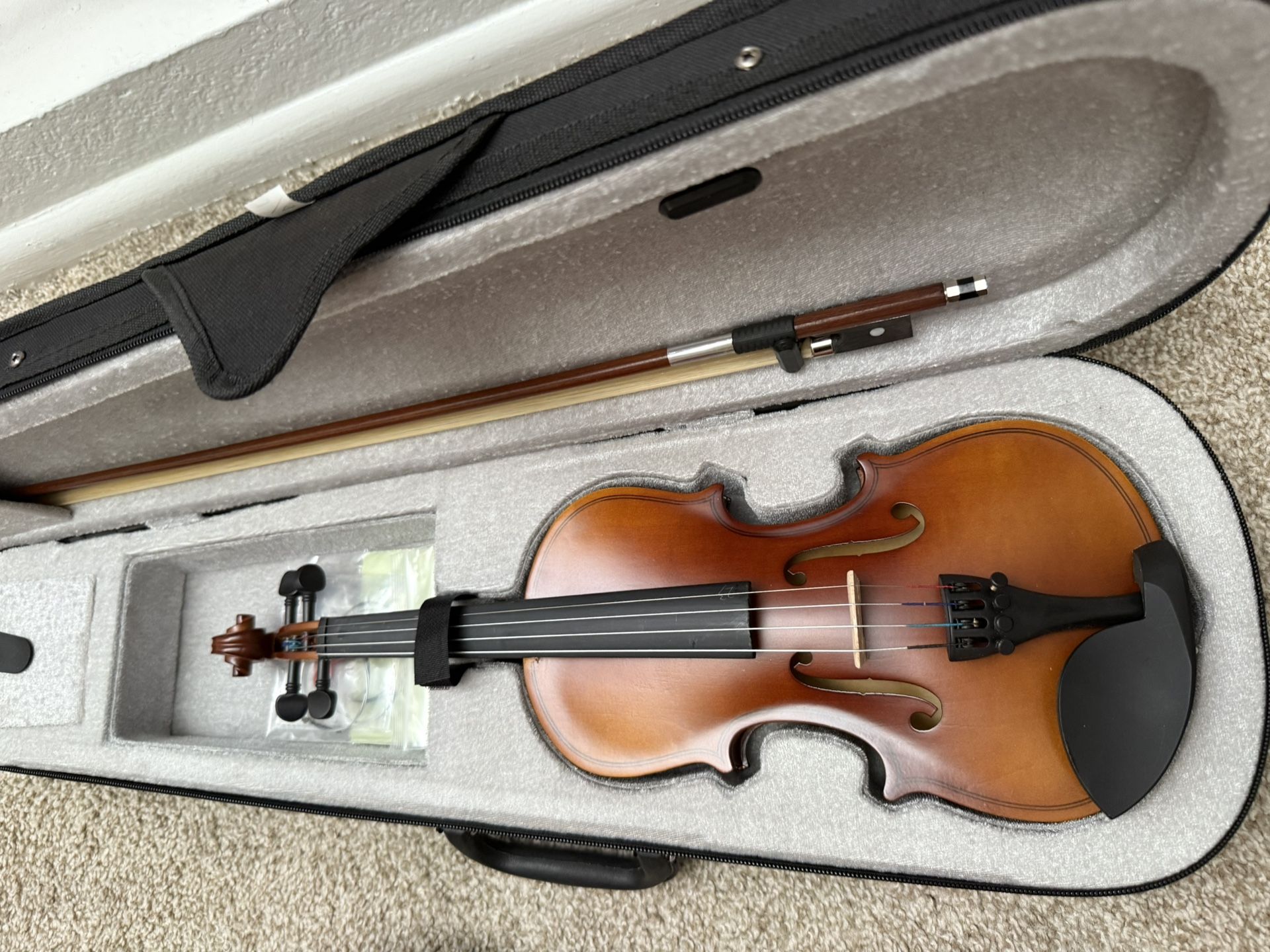 NEW 1/4 Violin!! Perfect for Beginners!!