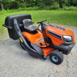 Husqvarna Riding Lawn Mower YTH22V46 with Complete Bagger System