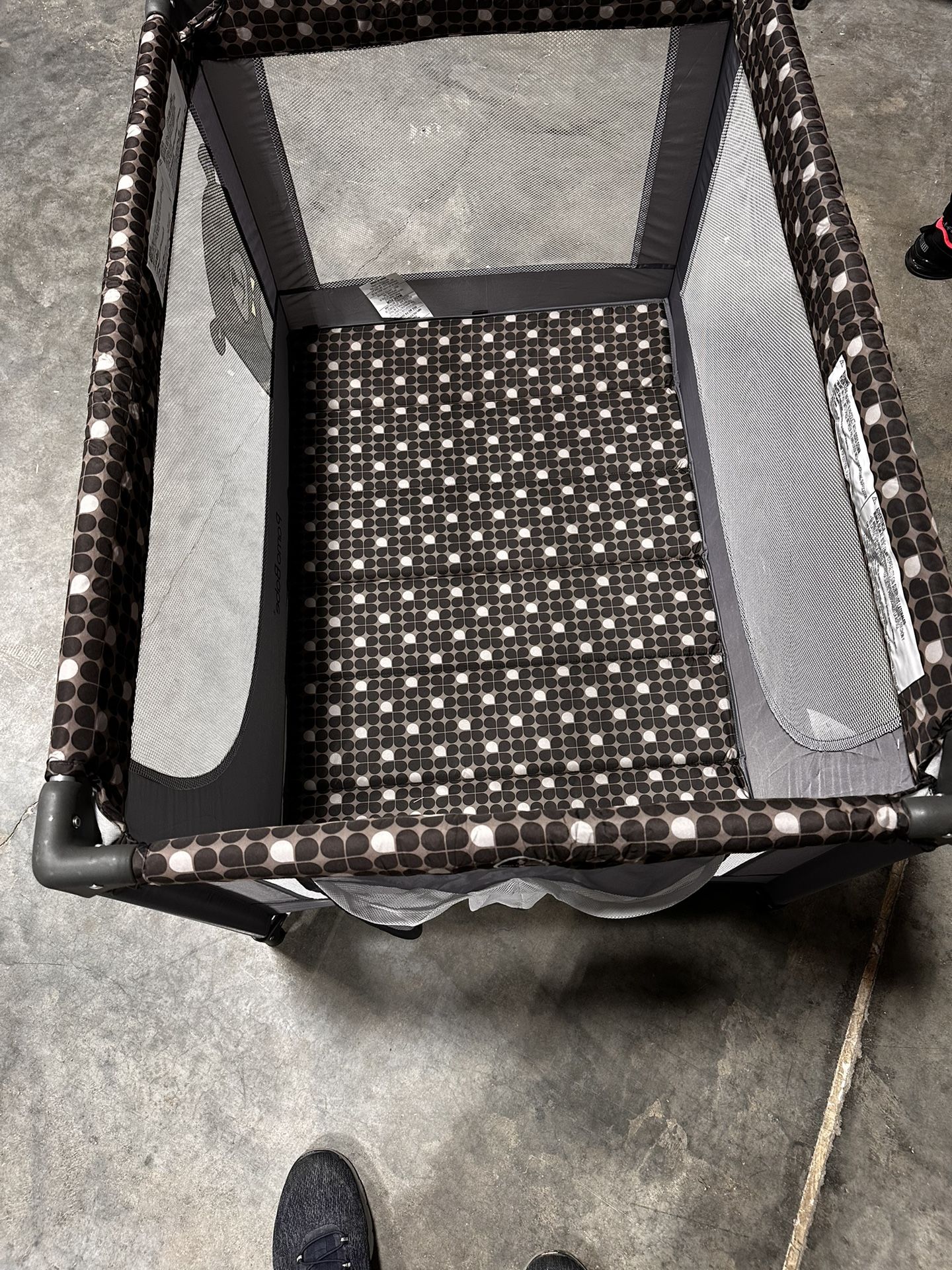 Baby pop up playpen