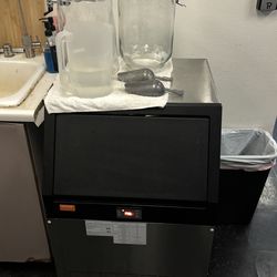 Ice maker machine