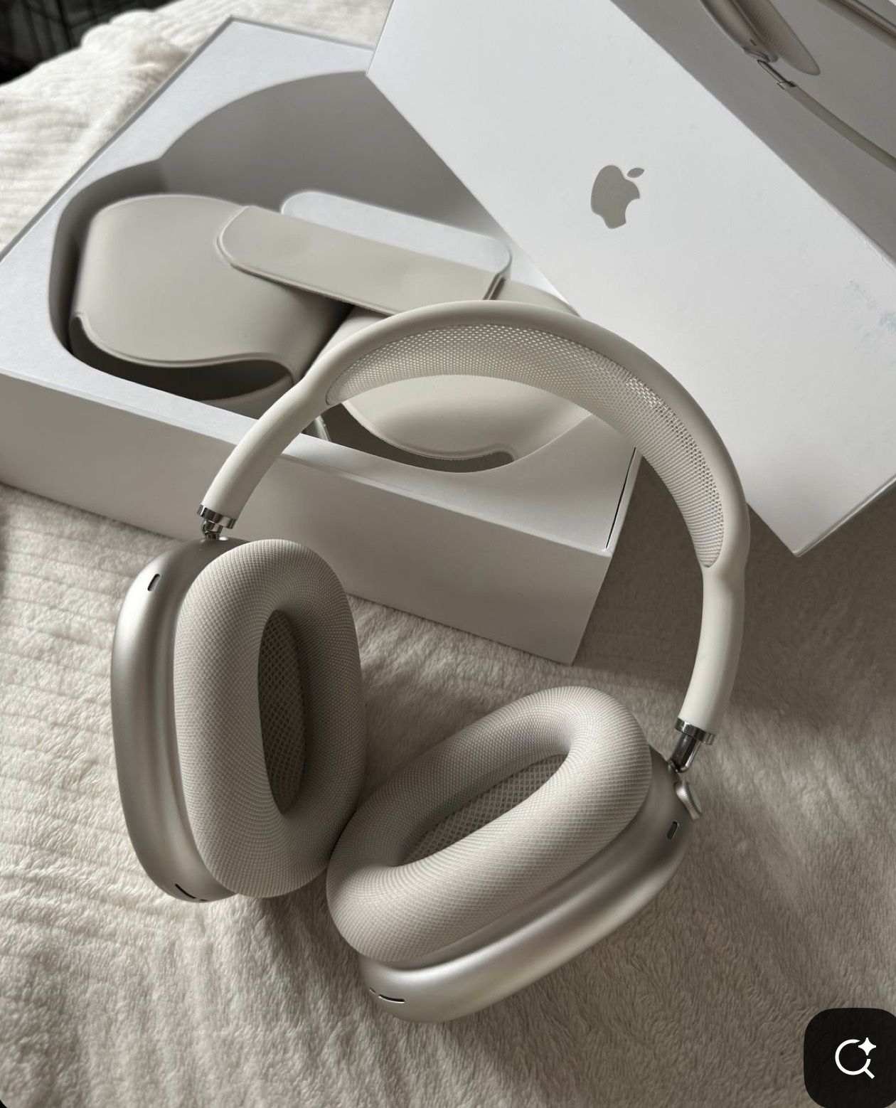 Starlight AirPod Maxes