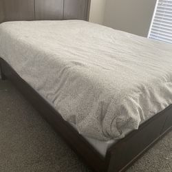 Living Spaces Queen Bed