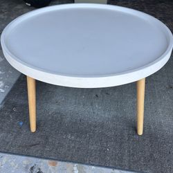 Plastic Round Table 