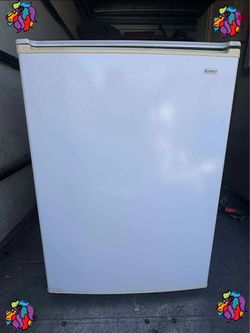 🦋🦋mini fridge for sale🦋🦋
