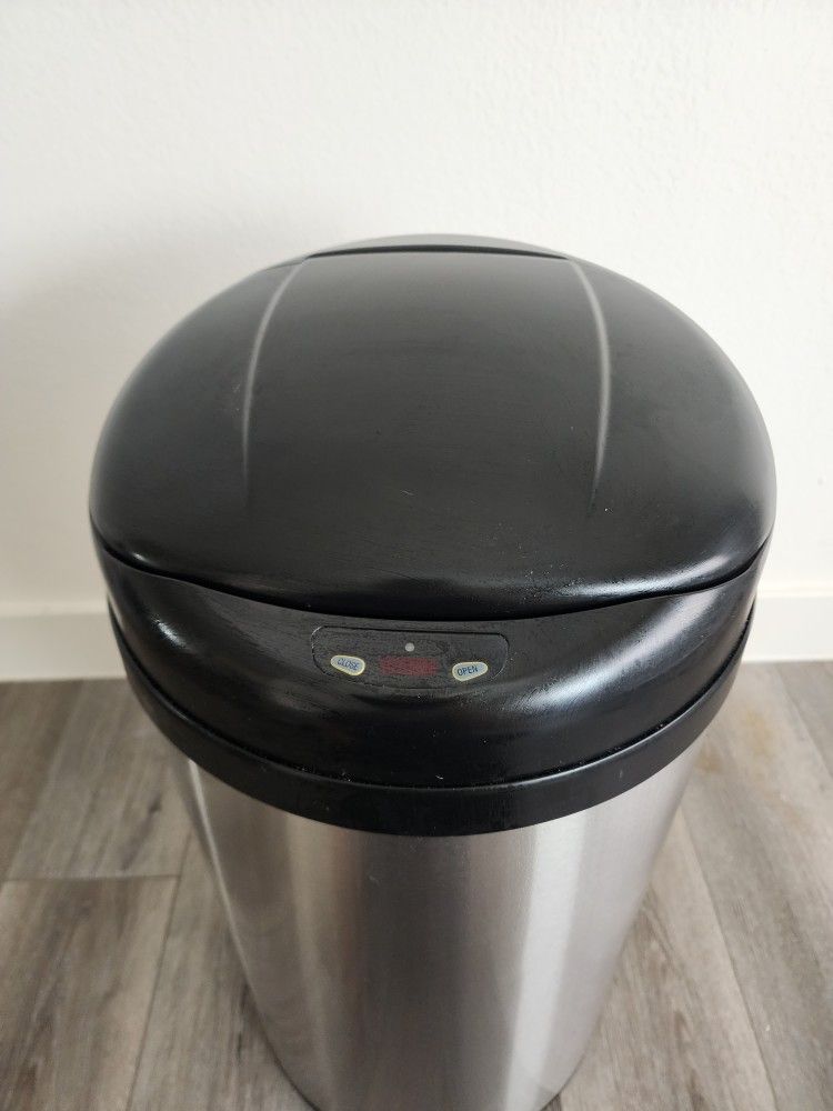 Automatic Door Trashcan
