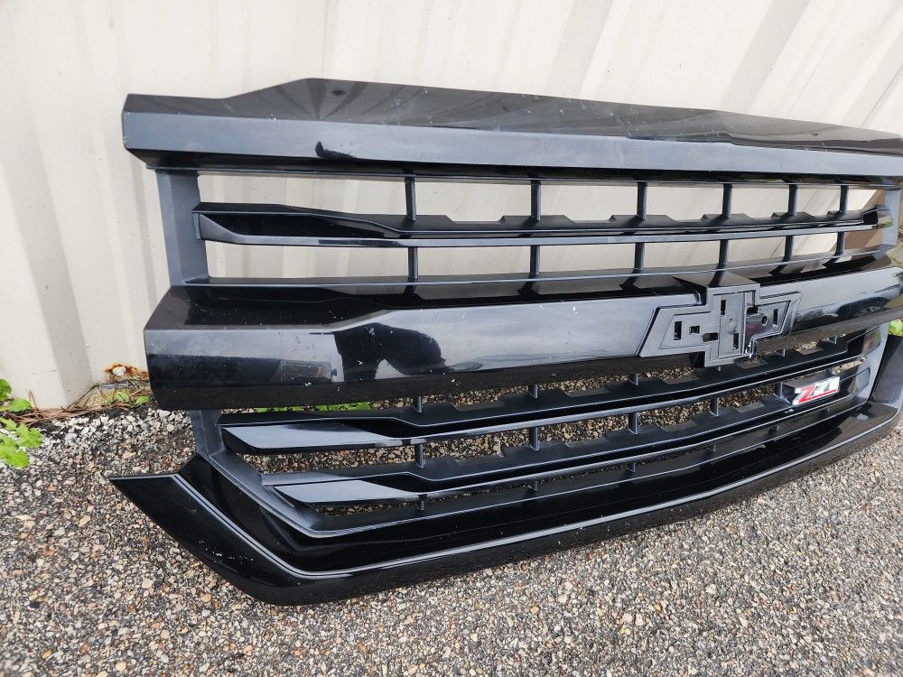 2016 2018 Chevy Silverado Z71 Grill Oem Used Good Condition