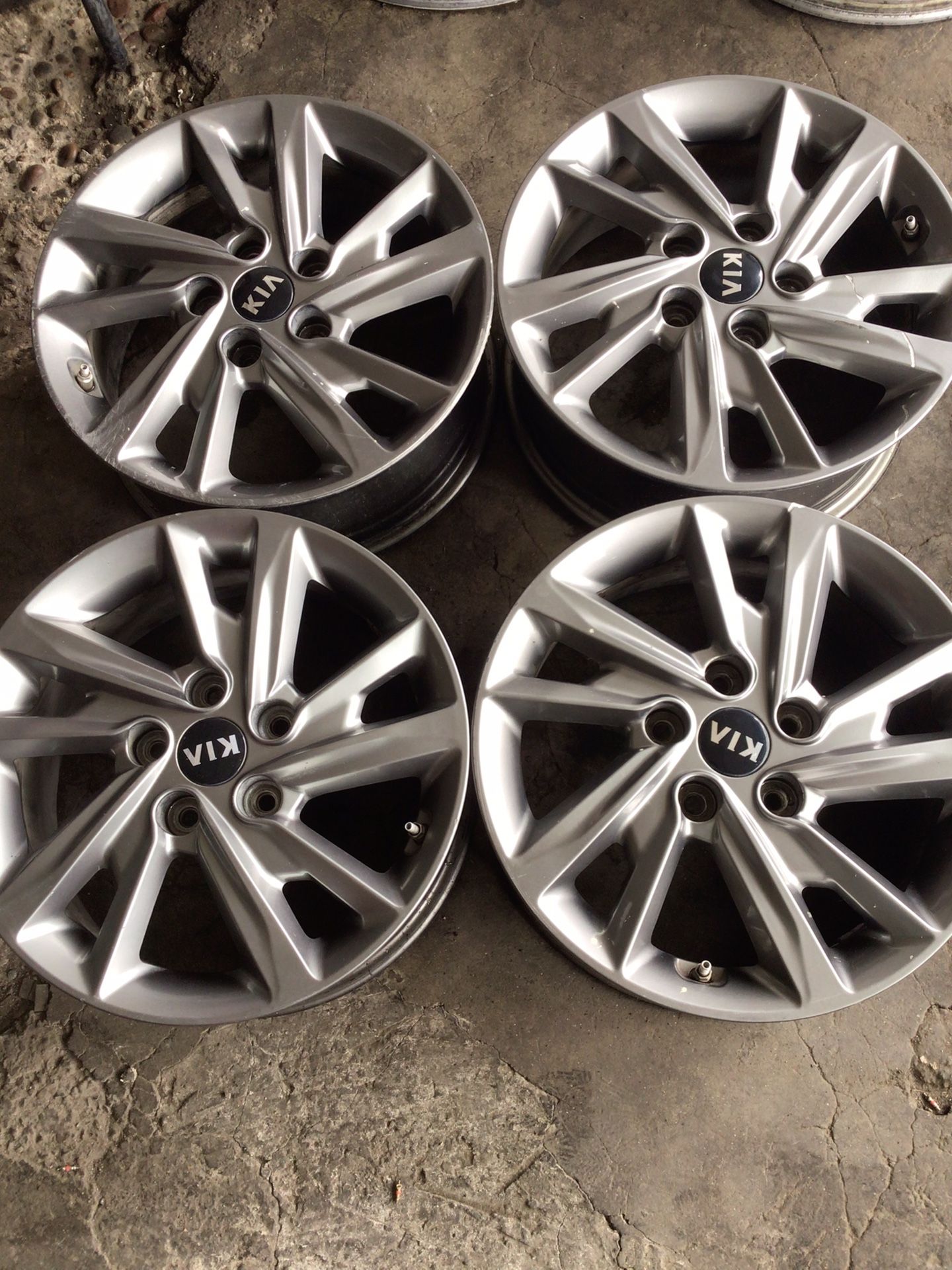 19-20 Rims And Tire KIA Optima 16*(firm Price)