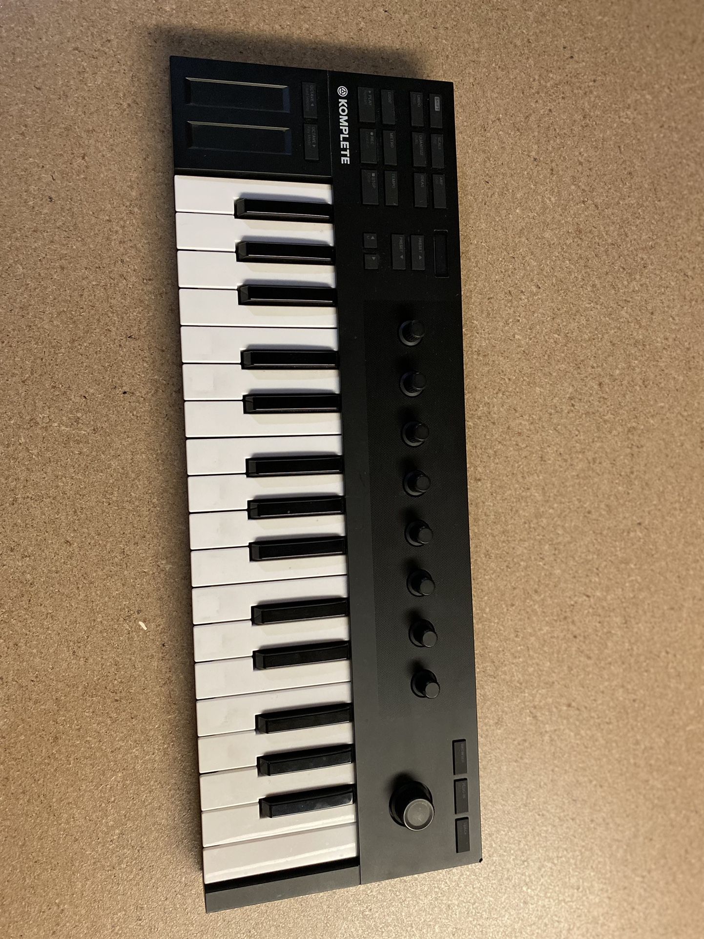 Komplete Kontrol M32 Controller Keyboard 