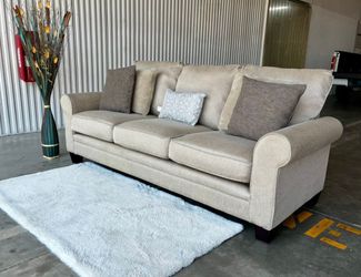 Bassett Furniture Alexander Roll Arm Sofa Signature Including Delivery