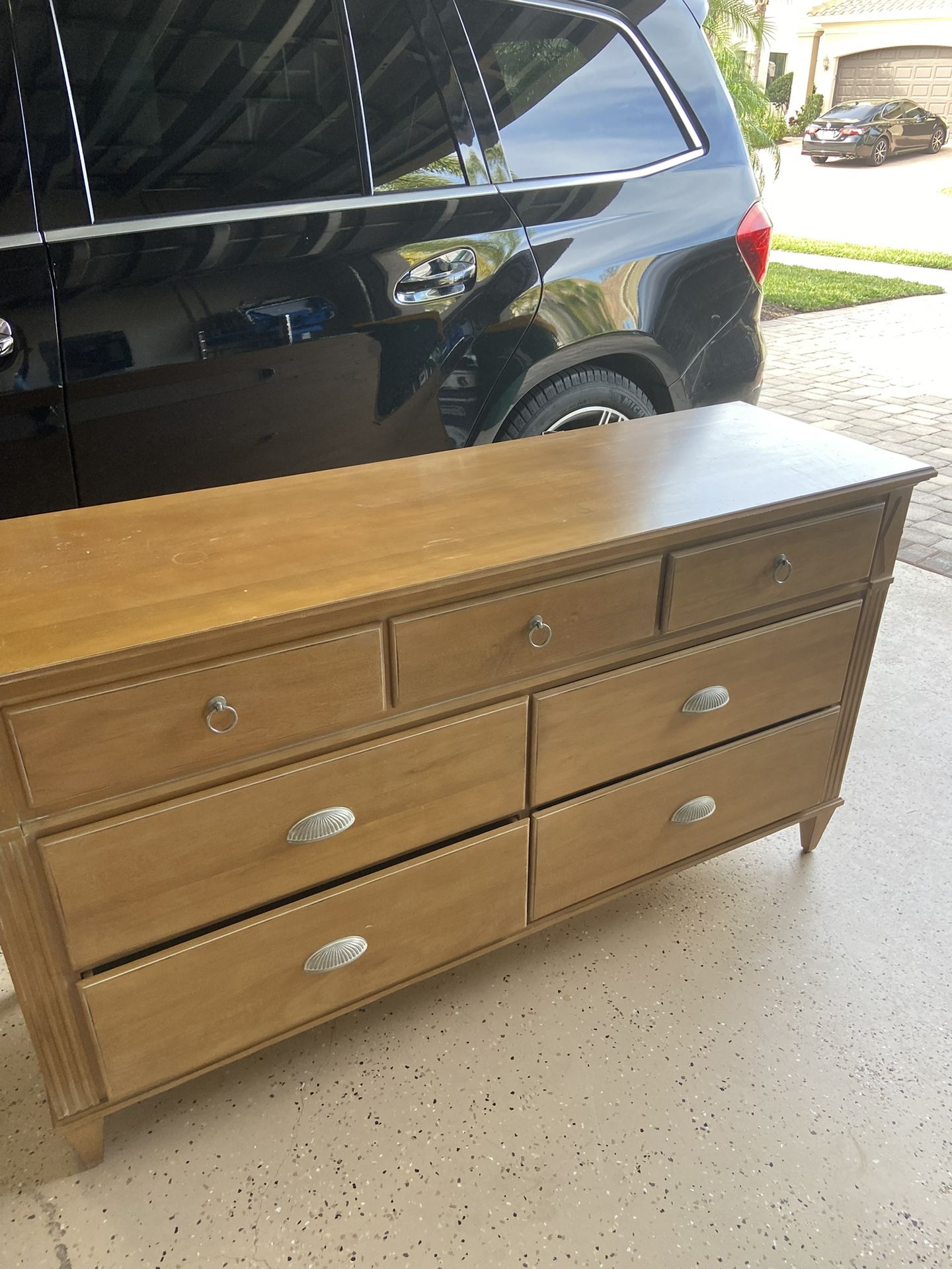 Dresser