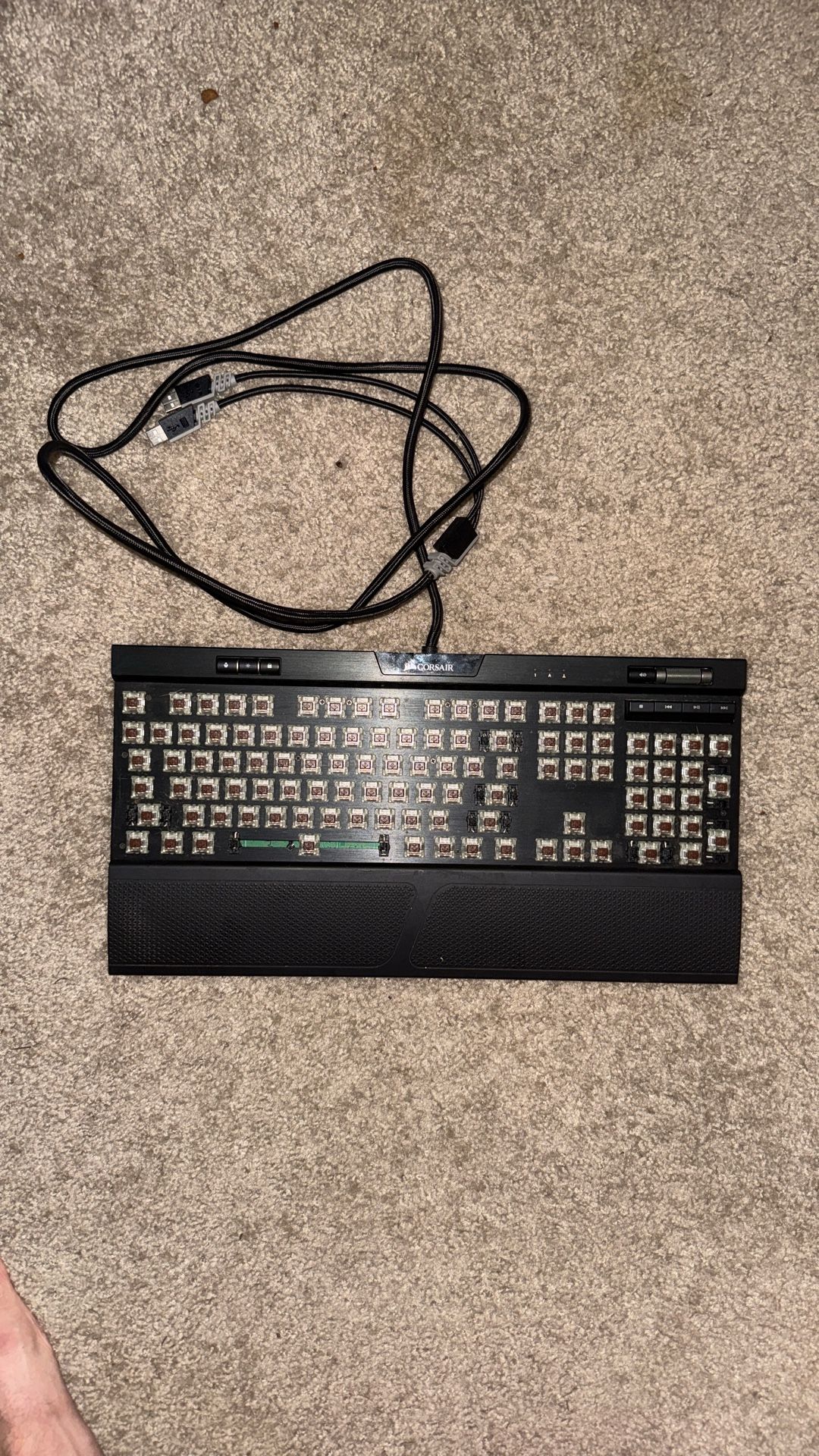 RGB Corsair Keyboard (no Key Caps)