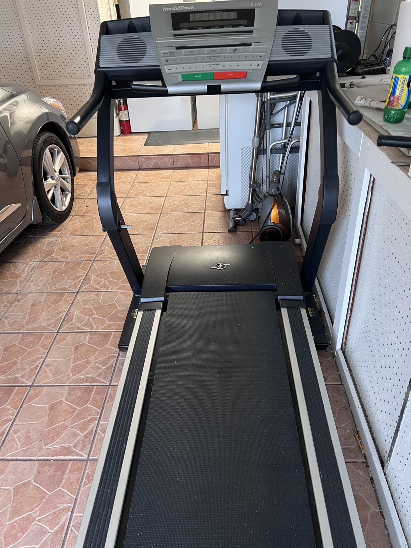 NordicTrack E3800 Treadmill