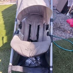 Used But nice evenflo stroller $40 cash must pick up Broadway and apache buckeye az has storage underneath does fold up has shade covering