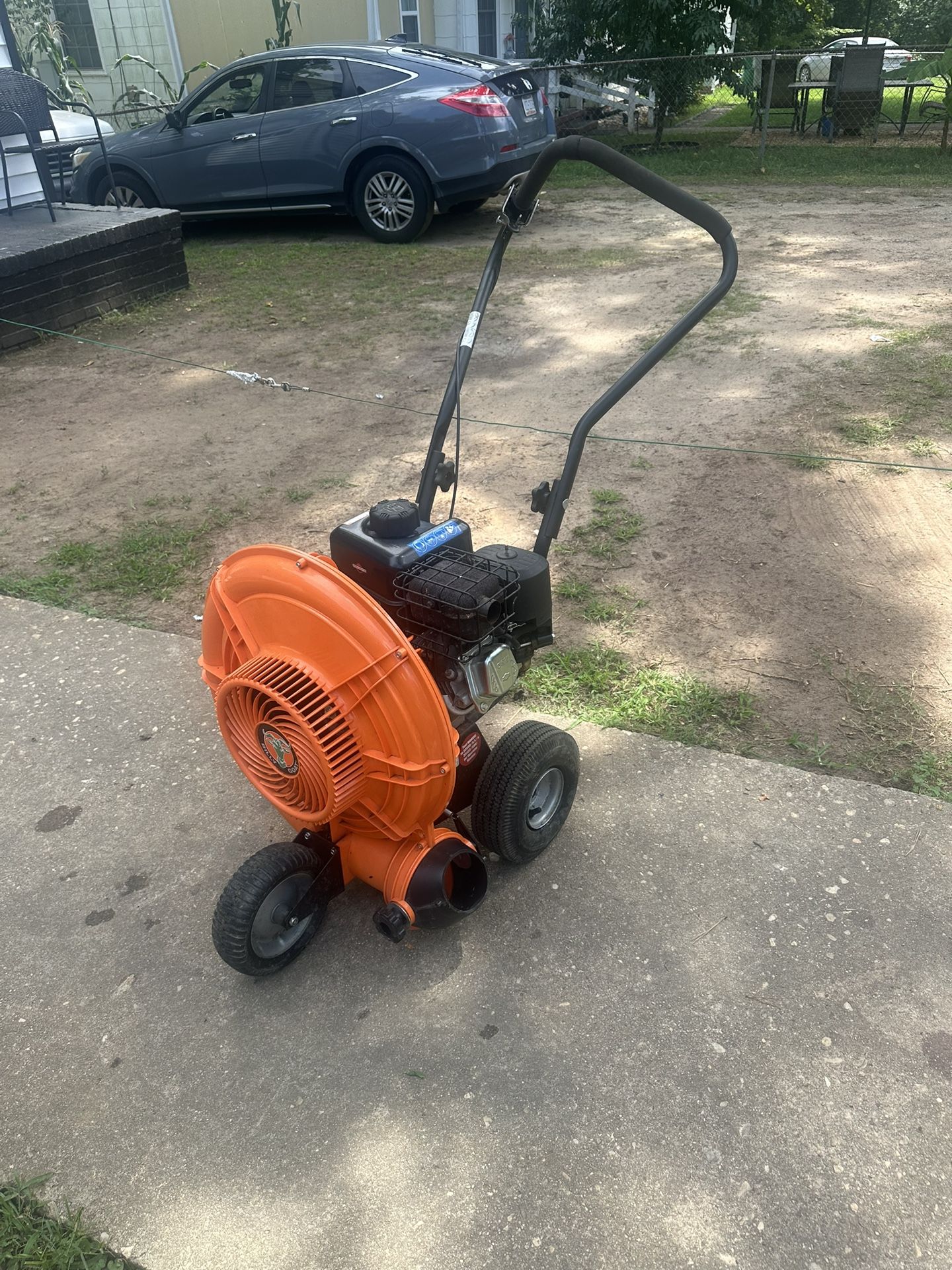 Soplador de operador a pie Billy Goat F602V por Billy Goat