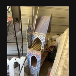 4 Ft Doll House $10