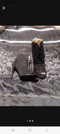 NEW Black Heel Woman Size 8-8.5