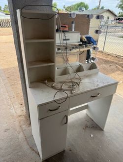 Vanity Desk with 3 drawers