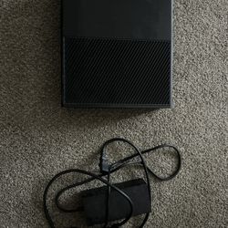 Xbox one console (500gb) with controller