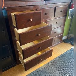 Dresser/ Nine drawers dresser