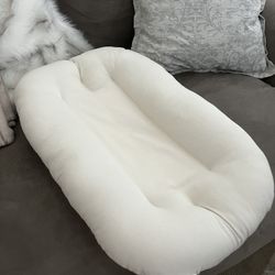 Snuggle me Lounger in natural 