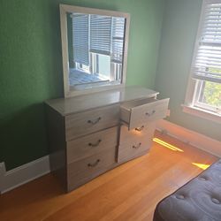 Dresser With Mirror