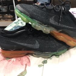 Size 12 men Nike Air VaporMax 2023 Flyknit ‘Black Green Strike Curry