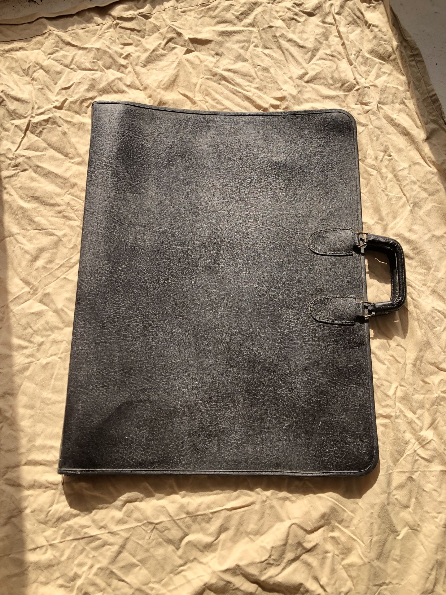 Leather Portfolio Case 20”x 26 1/2” In Good Condition
