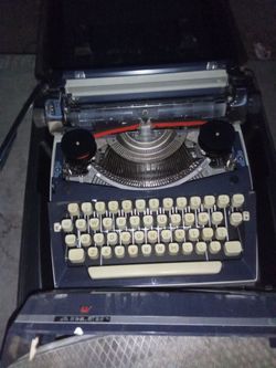 Adler J5 Typewriter with Case