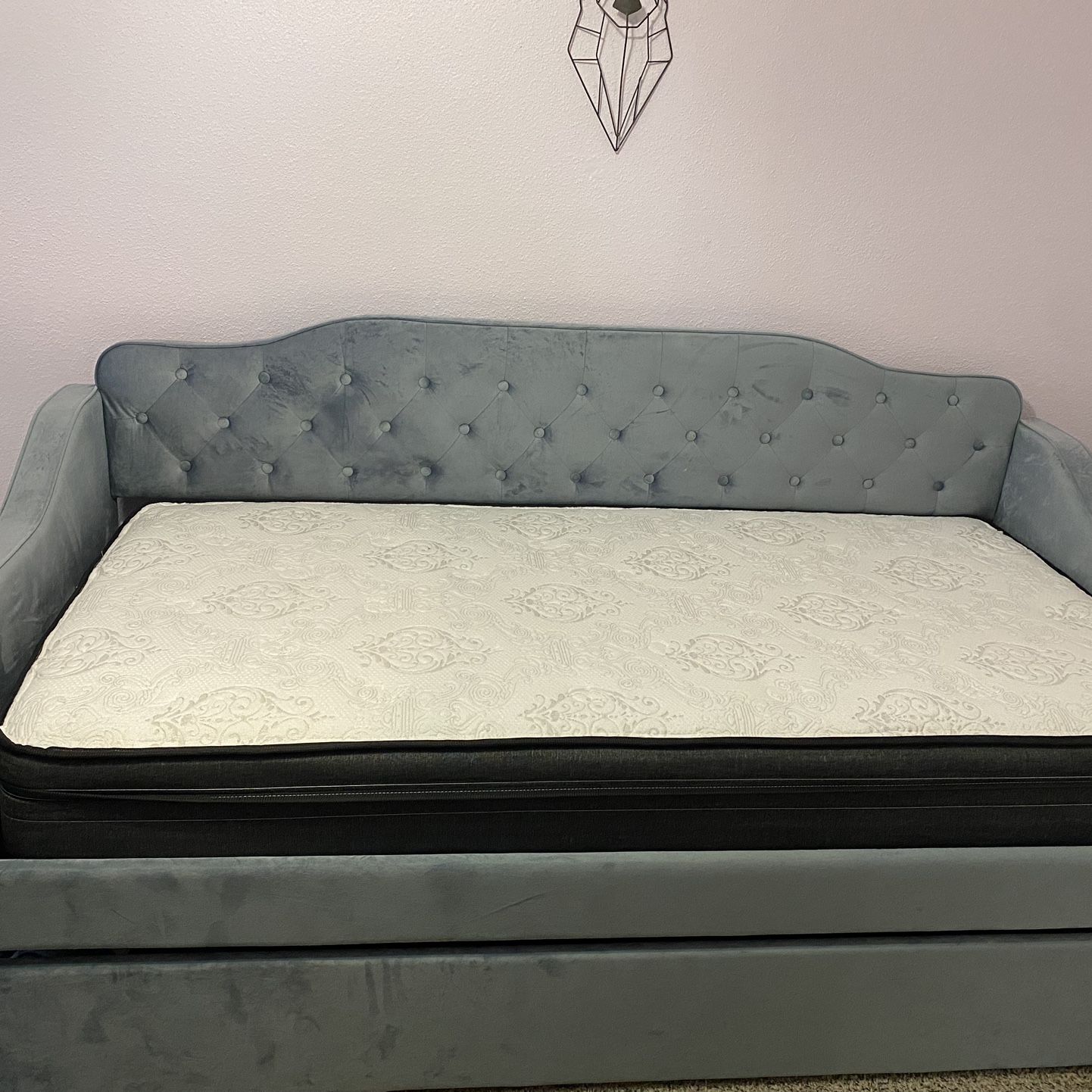 Nearly Brand New Daybed 