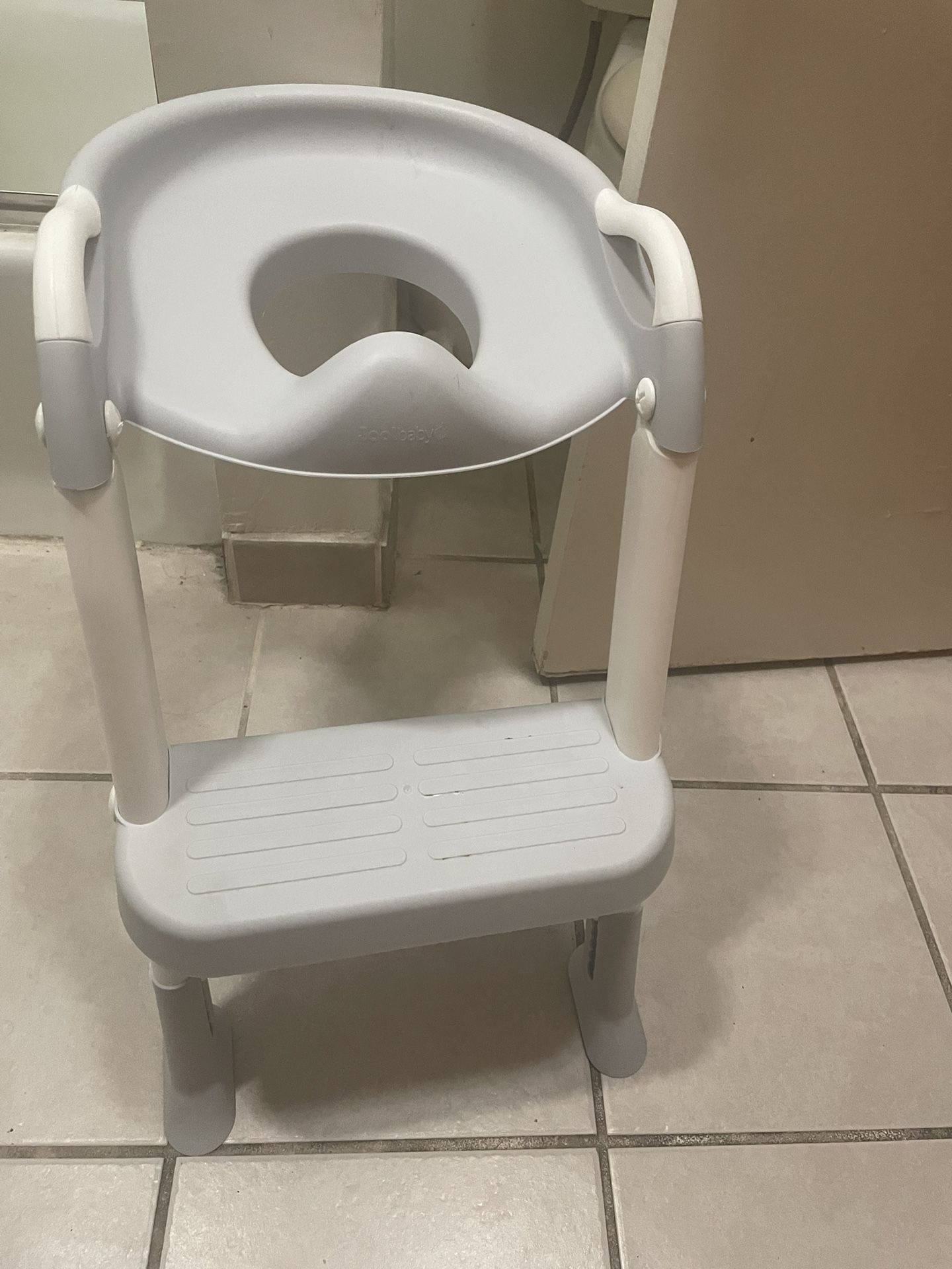Seat/Stool For Toddler
