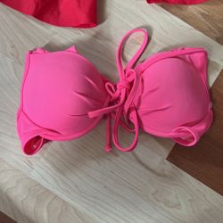 New Vs  Swim Top Size 34b