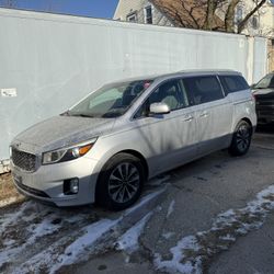 2015 Kia Sedona // 2013 Hundai Genesis 