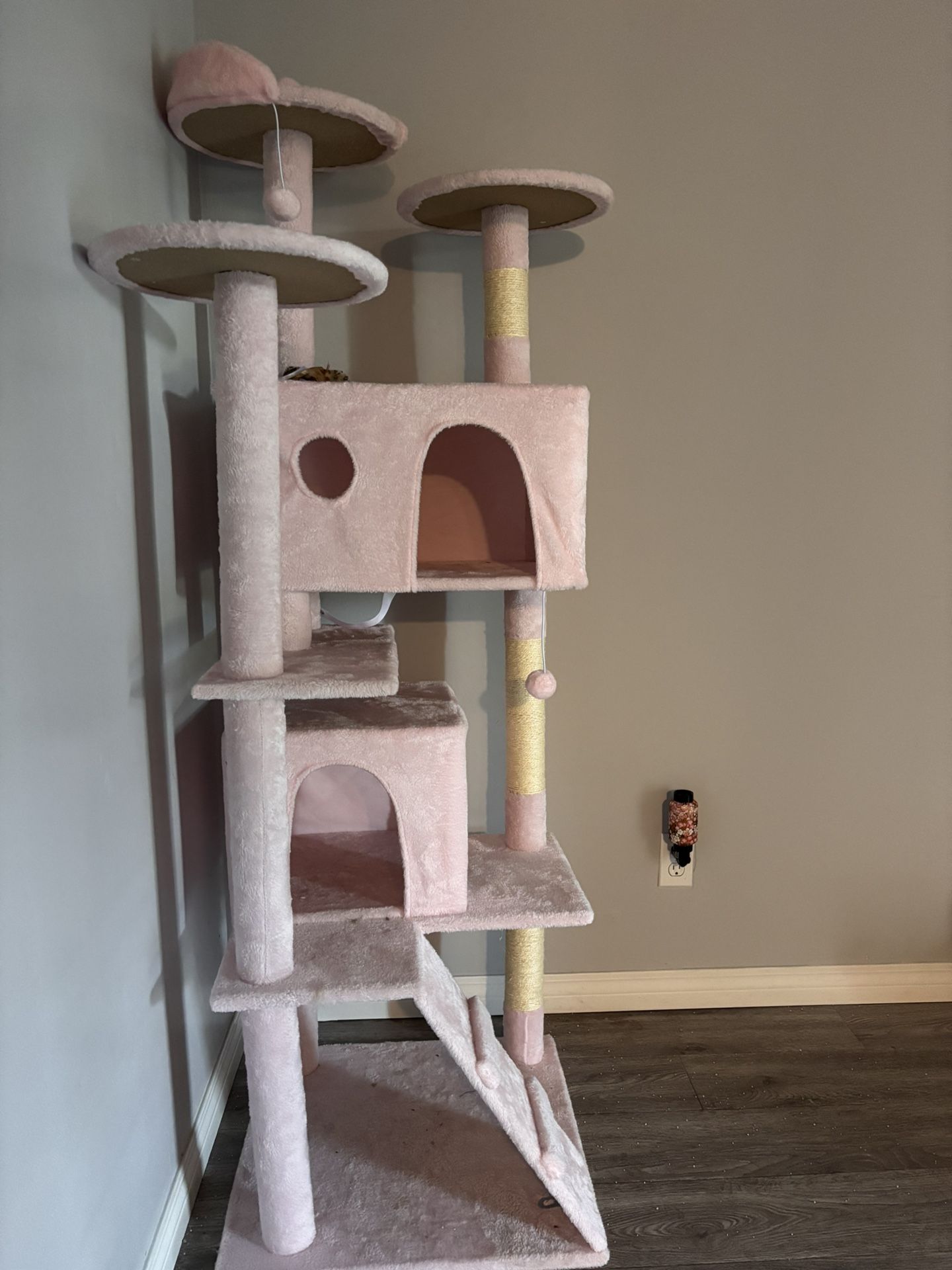 6FT Brand New Cat Tree