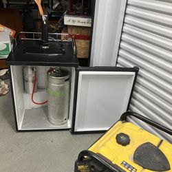 INSIGNIA SINGLE TAP KEGERATOR