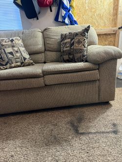 Love Seat 4 Sale Like New 