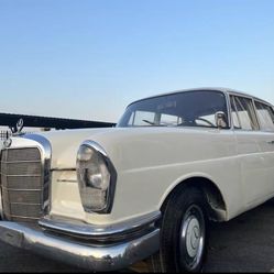 1963 Mercedes-Benz W111 Automatic transmission 6-cylinder 2.2-litre engine