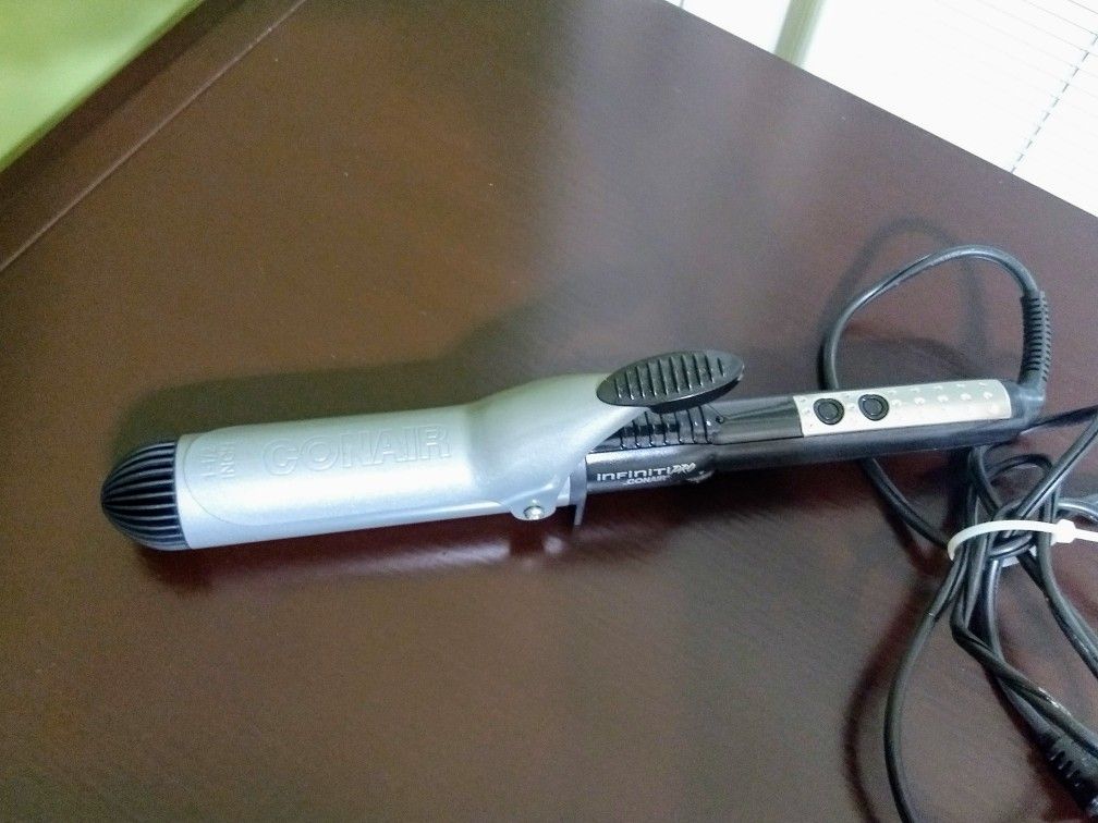CONAIR INFINITI 1.5" CURLING IRON