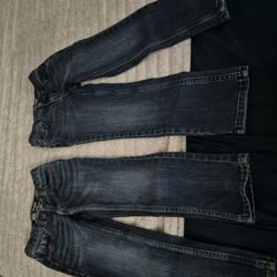 2 Pairs Of Boys Pants 5$ For Both Pairs (5t)