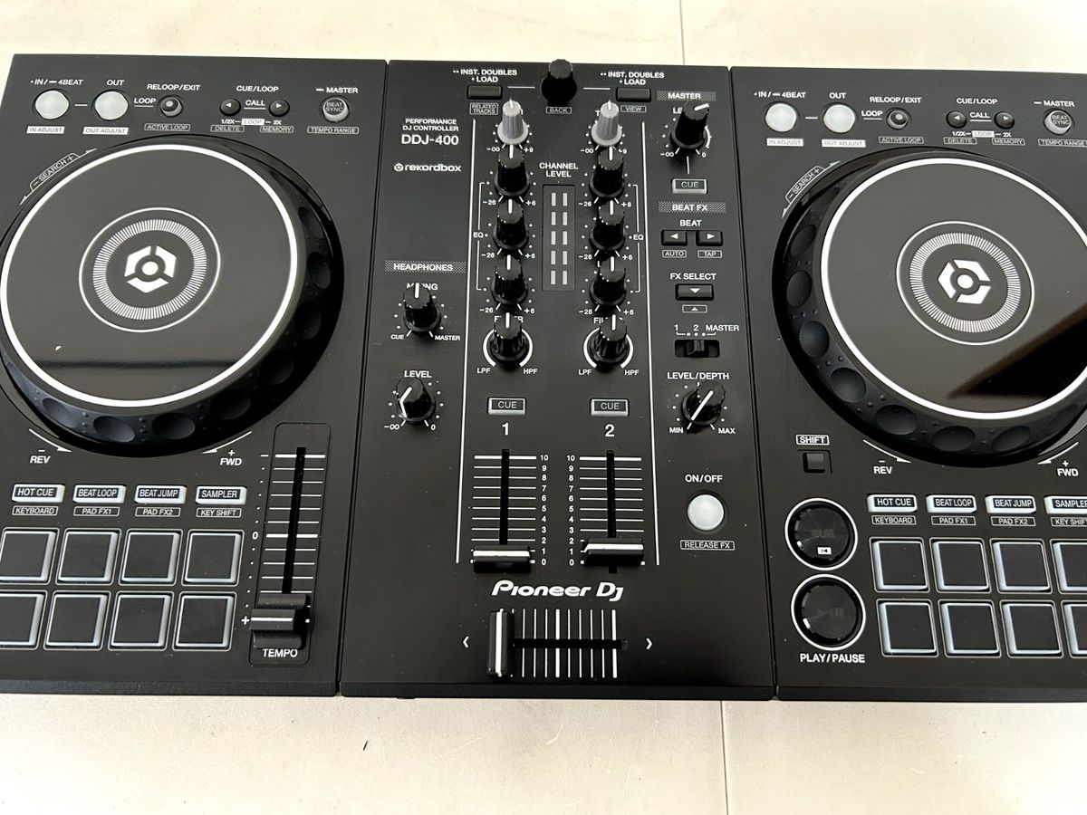 Kit dj Controlador Pioneer dj ddj 400 de 2 Canais Com Software RekordBox Com Mesa Rack rdj