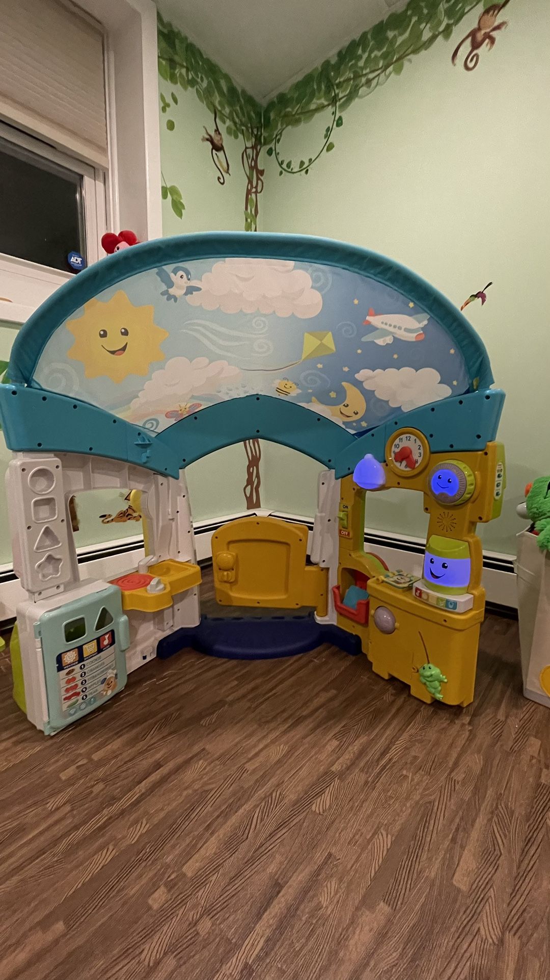 Fisher Price Laugh & Learn Playhouse MINT