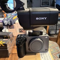 Sony Cinema Line FX30 Super 35 26MP Digital Camera - Gray (ILMEFX30)