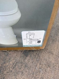 Toilet Glacier Bay white color elongated
