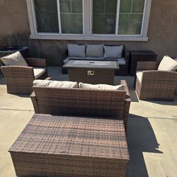 Patio Furniture / Fire Pit 