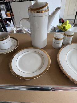 Vintage Gold trim 8 person Complete China Dinner Set