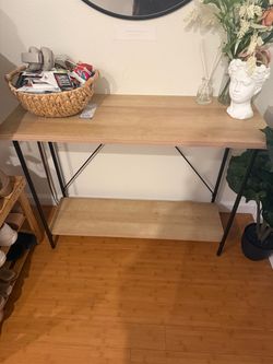 Front entryway items & portrait