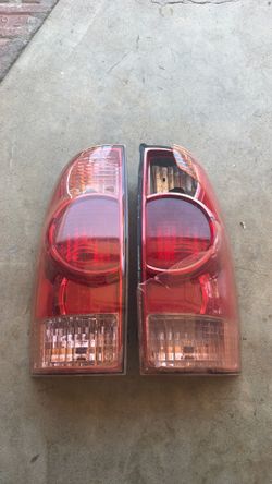 OEM 2nd Gen Toyota Tacoma Tail Lights (2005–2008)